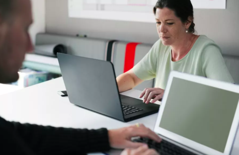 ecom_news's tweet photo. #Handicap : Le saviez-vous ? Le nombre de demandeurs d'emploi en situation de handicap a diminué de -1,2% sur un an et s'élève fin 2019 à 43 498 inscrits en catégories A-B-C, soit 8,9% de l'ensemble des demandeurs d'emploi. Analyse  https://t.co/zI1tJziDOq @agefiph_pacac https://t.co/HIkWaruas8