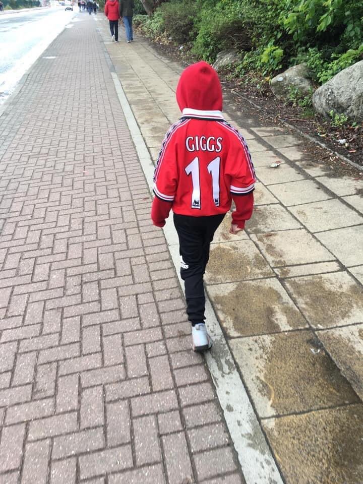 Chell_lawman's tweet photo. Was this really a year ago! The day I introduced Harry to the team of the 90βs!! #treblereunion #manutd #GGMU β½οΈ π΄βͺοΈπ΄βͺοΈ https://t.co/sBFeoEKYYK