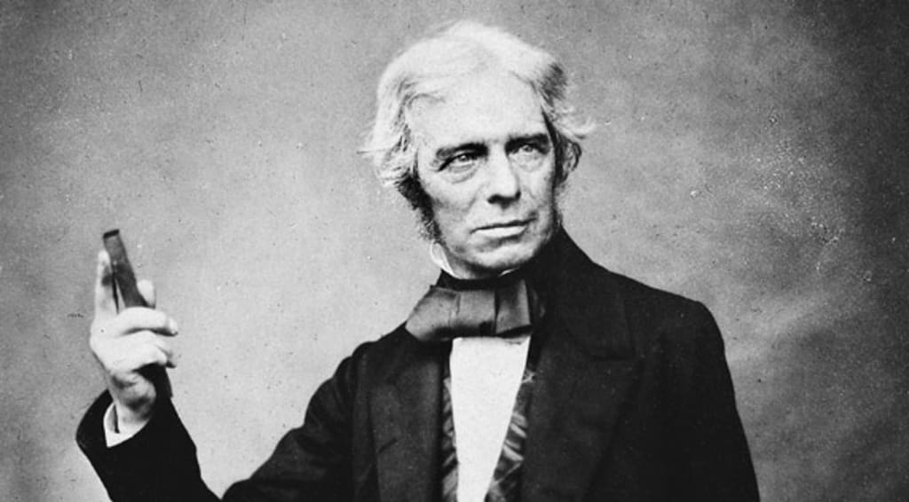 Michael Faraday adalah ahli fizik hebat yang datang daripada keluarga yang amat miskin. Tetapi dia jadi cemerlang bermula daripada kerjayanya di kedai buku untuk tanggung keluarganya pada umur 13 tahun. Jadi, dia dapat akses kepada buku dengan mudah.