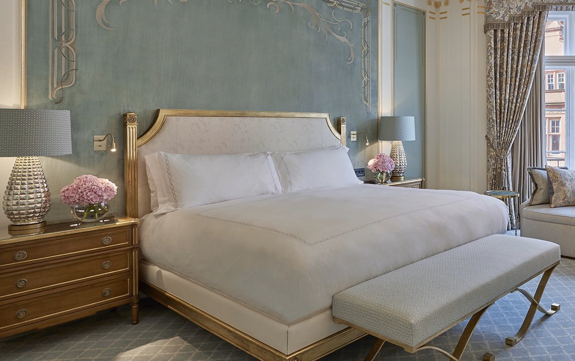 <a href="/OficinaInglesa/">Oficina Inglesa</a> has made furniture for 11 newly refurbished rooms <a href="/ClaridgesHotel/">Claridge’s</a> , including the Prince Alexander Suite which has been designed to reflect the hotel’s Victorian heritage &amp; the elegance of 1940s Europe #DesignCentreStories bit.ly/2UaffZd