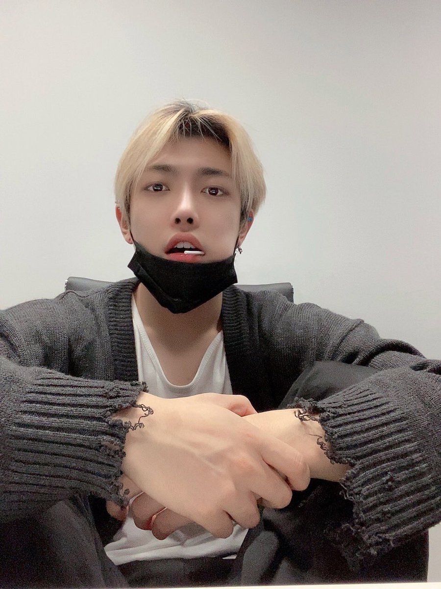 ATEEZofficial's tweet photo. [#홍중] 보고 싶다 에이티니😿
#ATEEZ #에이티즈 https://t.co/wyytPjnl6p