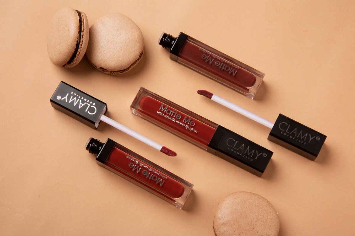 vaisansar's tweet photo. How about macrons with lipglosses? Oh, by the way, it is chocolate flavor!
Brand: Clamy Cosmetics
#Productshoot #lipgloss #lipglossaddict #lipglossboss #vogueindia #digitalmarketingagency #photographyservices #cosmeticsmarketing #socialmediamarketing #recentwork #clickvaisansar https://t.co/CfB8zSqZ3m
