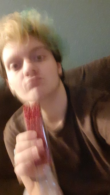 Trying out a new chocolate bar from work 😍 Had to keep the blooper 😆 Send $20 for the chocolate bar 🥑<a href="/tag/queerdom"class="tags"><span>#queerdom</span></a>