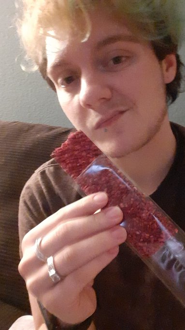 Trying out a new chocolate bar from work 😍 Had to keep the blooper 😆 Send $20 for the chocolate bar 🥑<a href="/tag/queerdom"class="tags"><span>#queerdom</span></a>