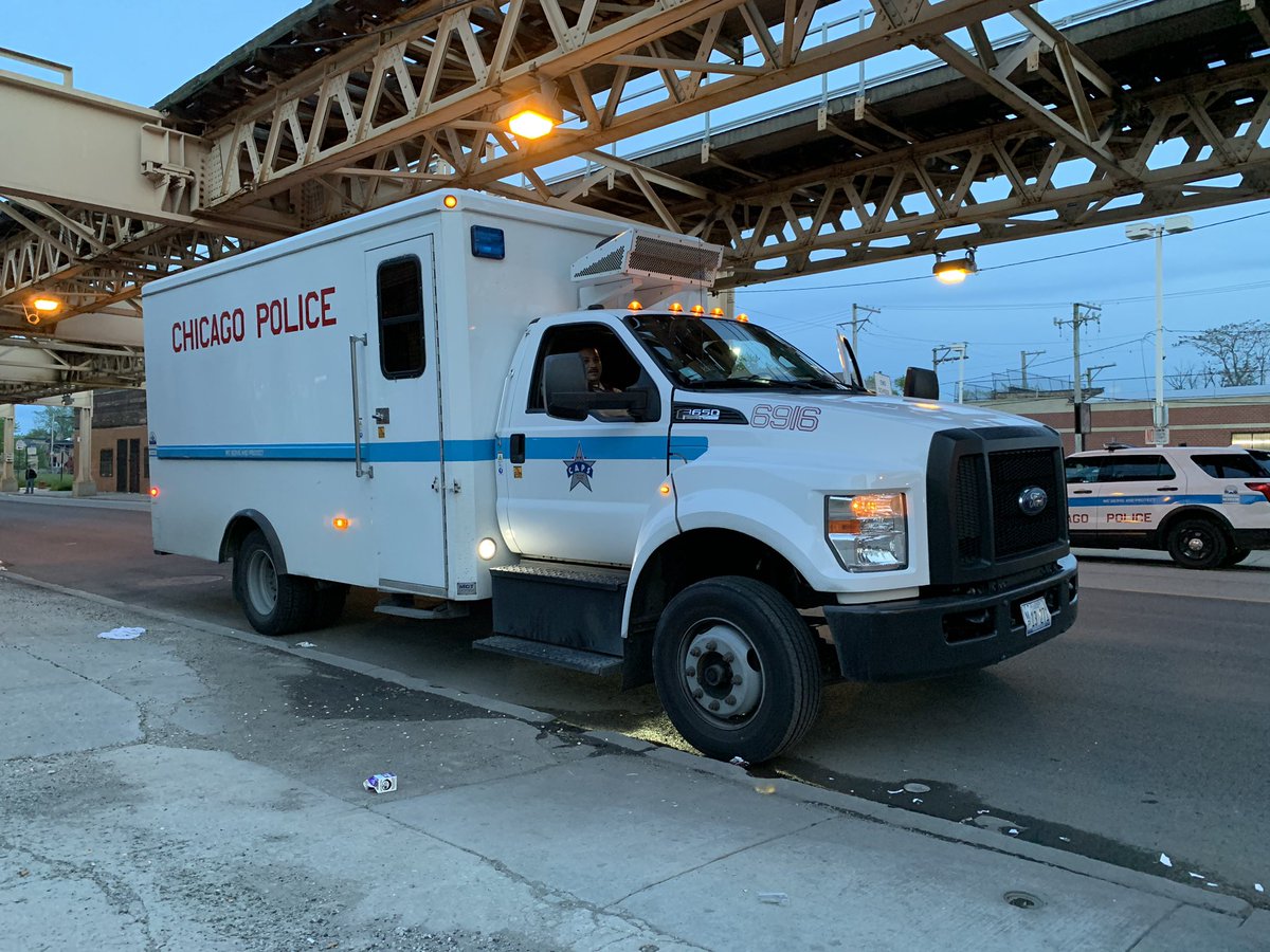 Chicago_Police's tweet photo. CPD deployed resources across the city this holiday weekend to reinforce the importance of social distancing and safety of all residents. #CPDMediaCar https://t.co/Zg61fBAM9i