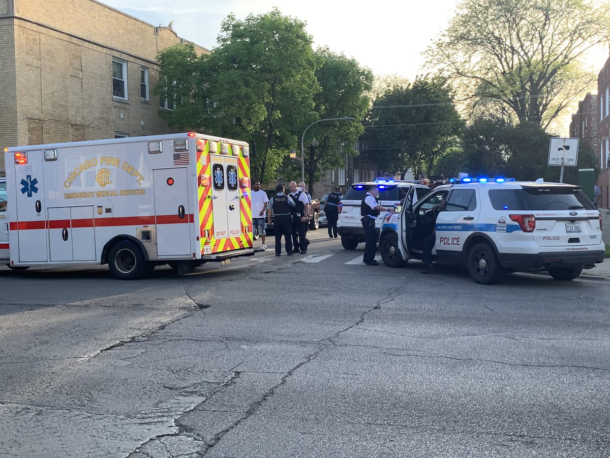 Chicago_Police's tweet photo. CPD deployed resources across the city this holiday weekend to reinforce the importance of social distancing and safety of all residents. #CPDMediaCar https://t.co/Zg61fBAM9i