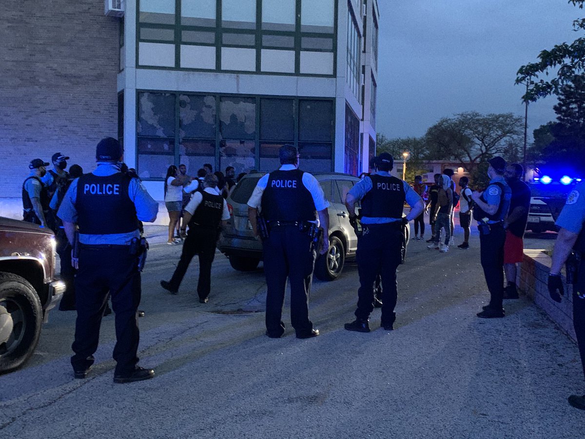 Chicago_Police's tweet photo. CPD deployed resources across the city this holiday weekend to reinforce the importance of social distancing and safety of all residents. #CPDMediaCar https://t.co/Zg61fBAM9i