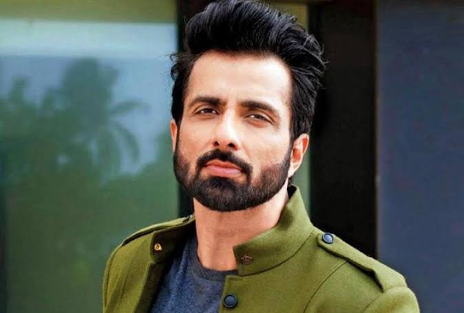 Naved_official's tweet photo. @SonuSood @SDhawan25 प्रवासी मजदूरों के लिए किसने बेहतर काम किया है।
RT For सोनू सूद     Like for मोदी जी https://t.co/OkGA89HBGr