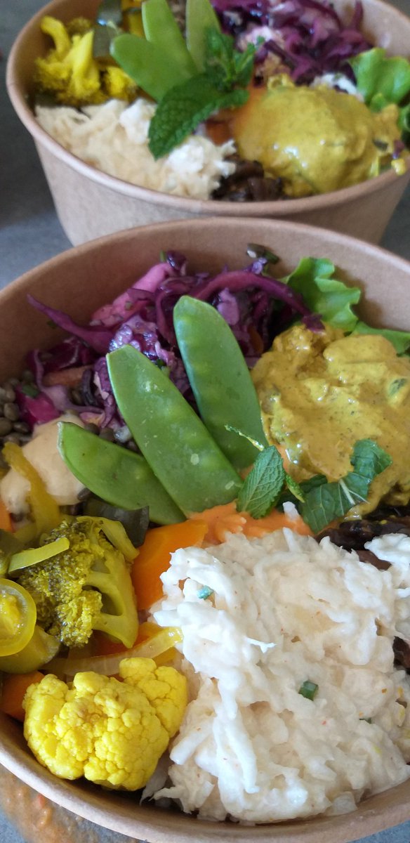 Les nouveaux #bowl sont là.. le printemps est làaaaaaaaa.... 
#friends #buddhabowl #bowl #veggie #curry