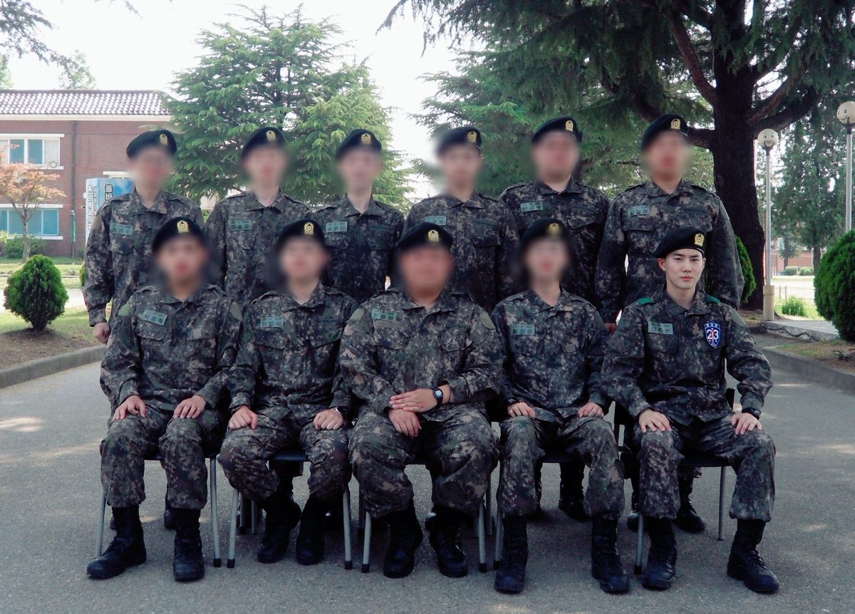 _DDUNION_'s tweet photo. 진짜 우리 준면이 자세보세요ㅠㅠ 중대장 마크 달고 제일 늠름하고 제일 멋있어서 오열 중😭😭 https://t.co/NedEbxmxXA