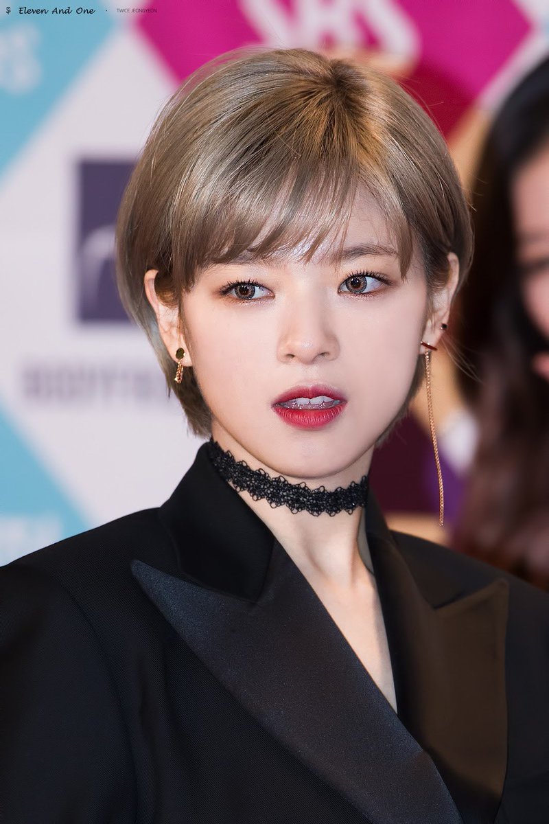 JEONGYEON JAWLINE