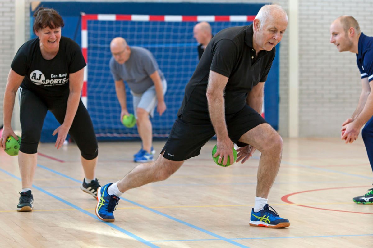 HVHellas's tweet photo. Bij Hellas mogen de senioren weer gaan starten met trainen 💥

Vanaf woensdag start ook het Walking Handball weer! 

Lees hier alles over de maatregelen: https://t.co/LgnMGxP6Yx https://t.co/oAX8fzvtAj