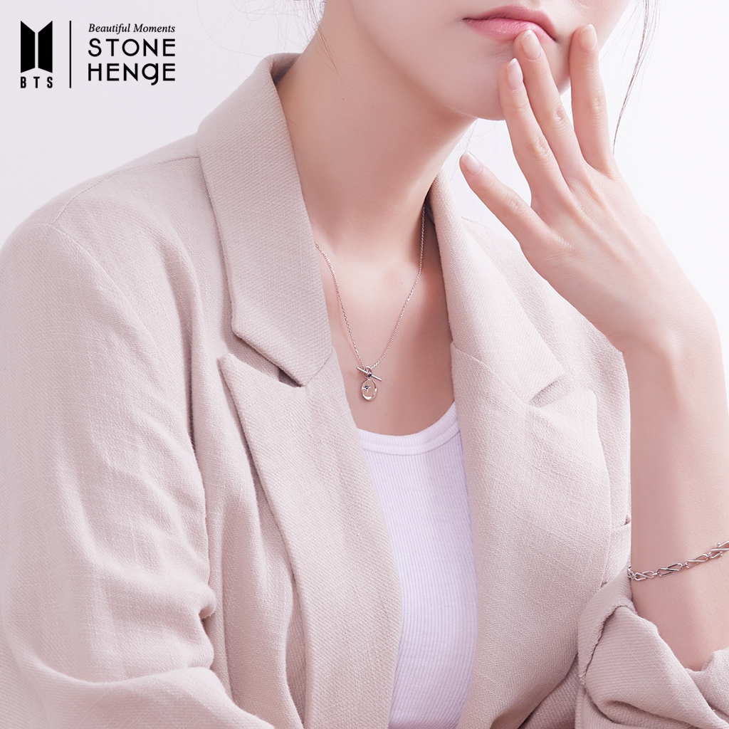 운명(DESTINY)

보라색 스톤이 세팅된 바(BAR)의 수평선을 통해
운명적 이끌림을 느끼는 순간을 담았습니다. 

▶ shopsb.momentoflight.co.kr

#스톤헨지 #방탄소년단 
#STONEHENgE #BTS