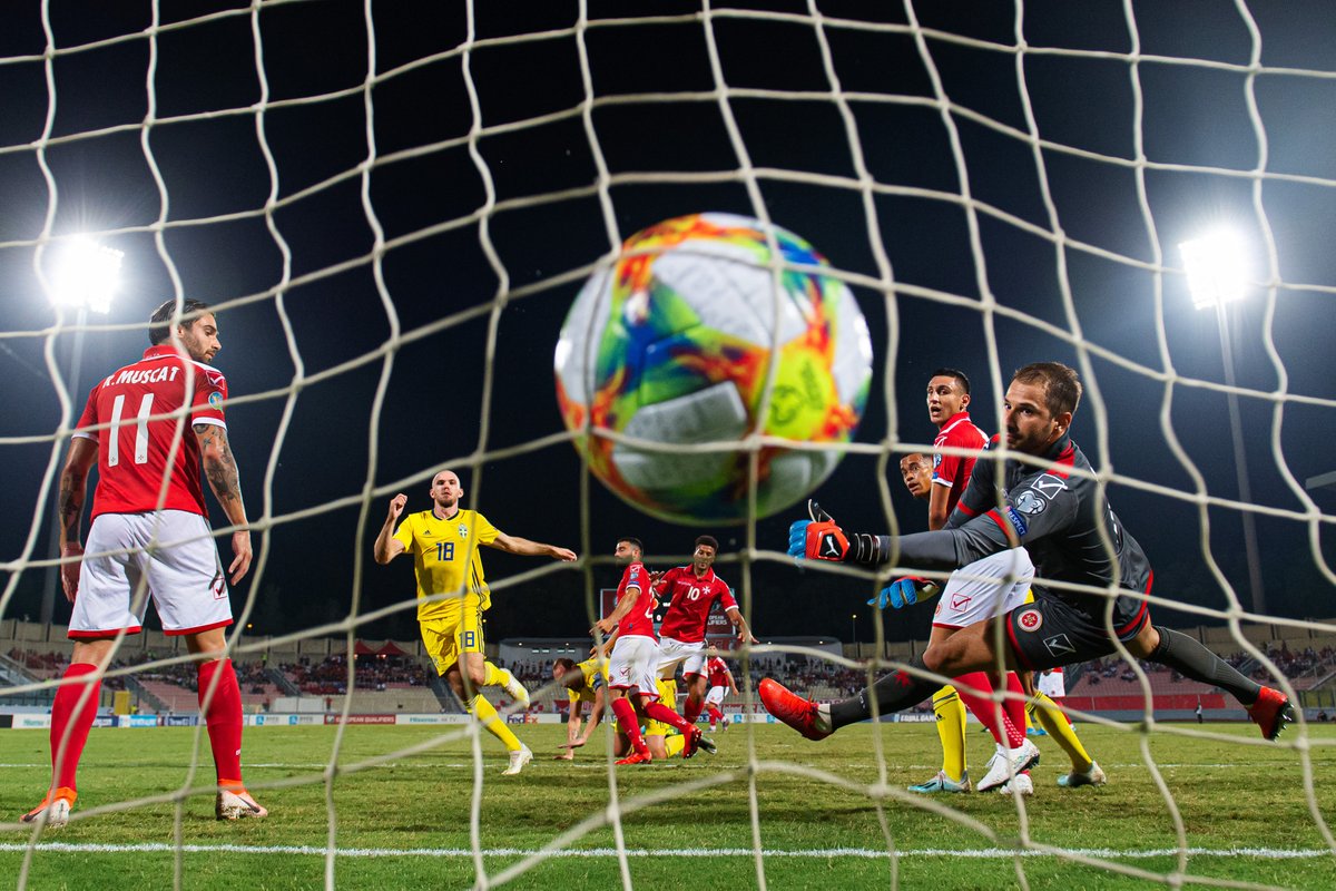 #NikonAmbassador <a href="/MarklundJoel/">Joel Marklund</a> talks us through the set-up for this shot called 'Bullseye': "I like to install two cameras and zoom in to cover about 1/2 or 2/3 of the goal on each camera. The players' expressions are much more vivid, because you get closer to the action."