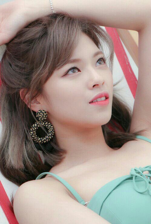 JEONGYEON JAWLINE