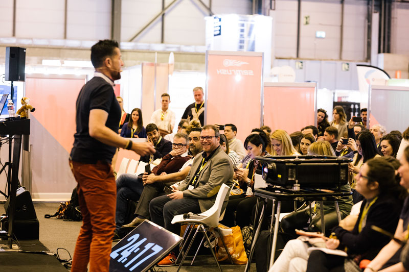 akemola's tweet photo. Estos son los 3 próximos eventos a los que viajaré 🌍digitalmente para hablar sobre #SEO, #Ecommerce y #CRO, entre otras cosas.

#vamostalegon @semrush_es y @WebpoAcademy 

Entro hilo 🧶 con el detalle de cada uno 👇🏼👇🏼👇🏼 https://t.co/HOMwrQuGVz