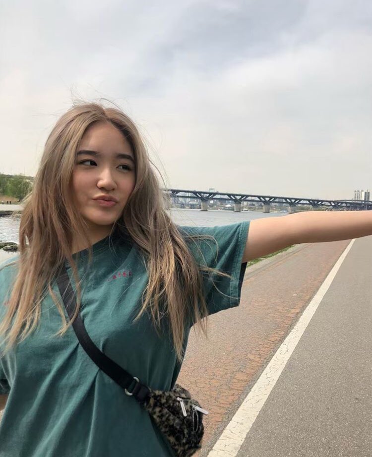 a thread of Herin but she gets older as you keep scrolling: