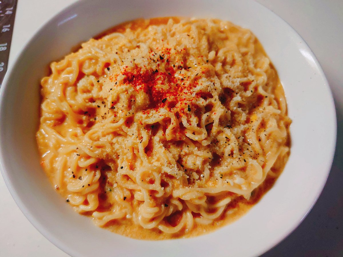 サッポロ一番味噌ラーメンに牛乳 チーズ 生卵をぶっ込むとくそ美味いカルボナーラができる 罪深い Togetter サッポロ一番味噌ラーメンに牛乳 チーズ 生卵をぶっ込むとくそ美味いカルボナーラができる 罪深い Togetter