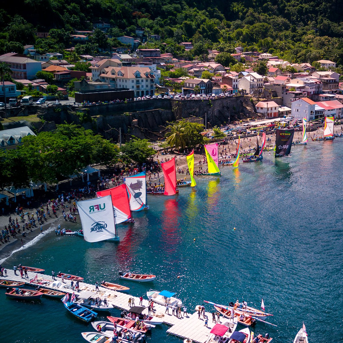MABdrone's tweet photo. Le tour des Yoles 2019- une jolie vue du ciel @Martiniquela1e @cmtMartinique @FAMartinique @RCI_MQ @dazibao45 https://t.co/Vpyg4NMPNg