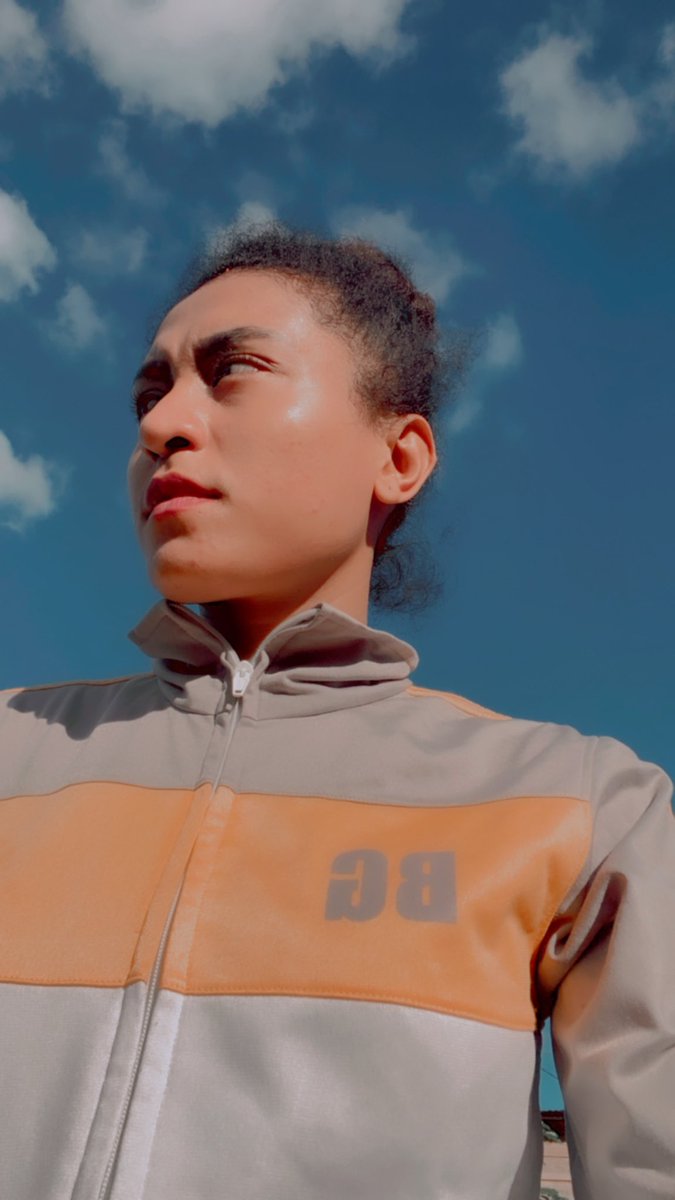 olvaholvah's tweet photo. Mau THR??? Ini jacket basket pas kuliah di @univ_indonesia dulu #FEUI ada yang bisa tebak arti/kepanjangan BG apa? Kalau ada, gue kasih Rp. 250 ribu!! RT tweet ini ya! Waktu diberikan 2x24 jam dari skrg 16.19 WIT. https://t.co/dpQkvPsq54
