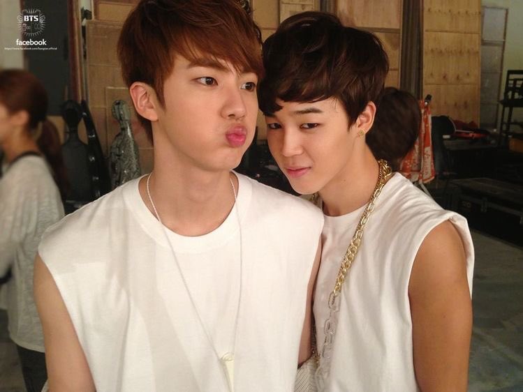 pouting with babies <////3