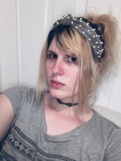 You know what&rsquo;s always a good idea! Cutting your own bangs at 3 am cause you suddenly wouldn&rsquo;t be okay<a href="/tag/newprofilepic"class="tags"><span>#newprofilepic</span></a>