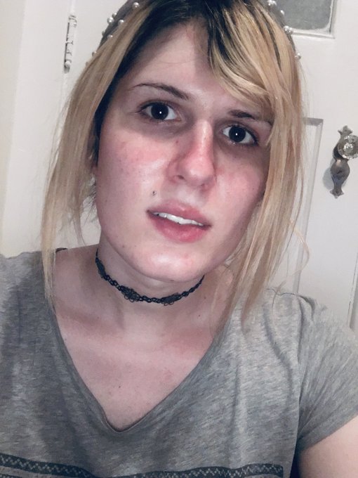 You know what&rsquo;s always a good idea! Cutting your own bangs at 3 am cause you suddenly wouldn&rsquo;t be okay<a href="/tag/newprofilepic"class="tags"><span>#newprofilepic</span></a>