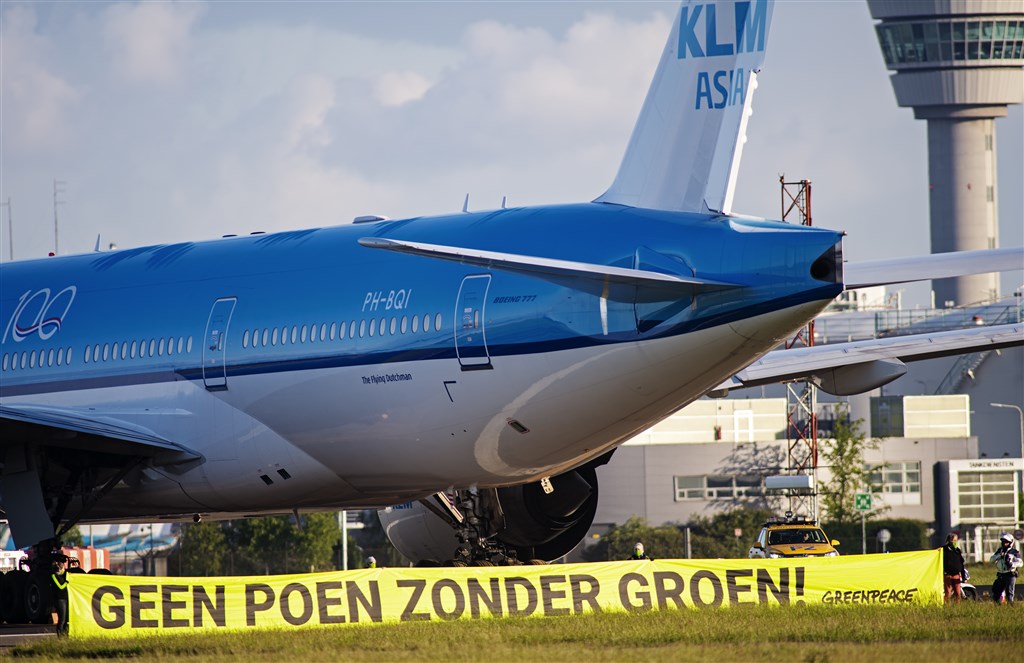 Meerderheid Nederlanders voor 'groene eisen' aan noodsteun fd.nl/economie-polit…