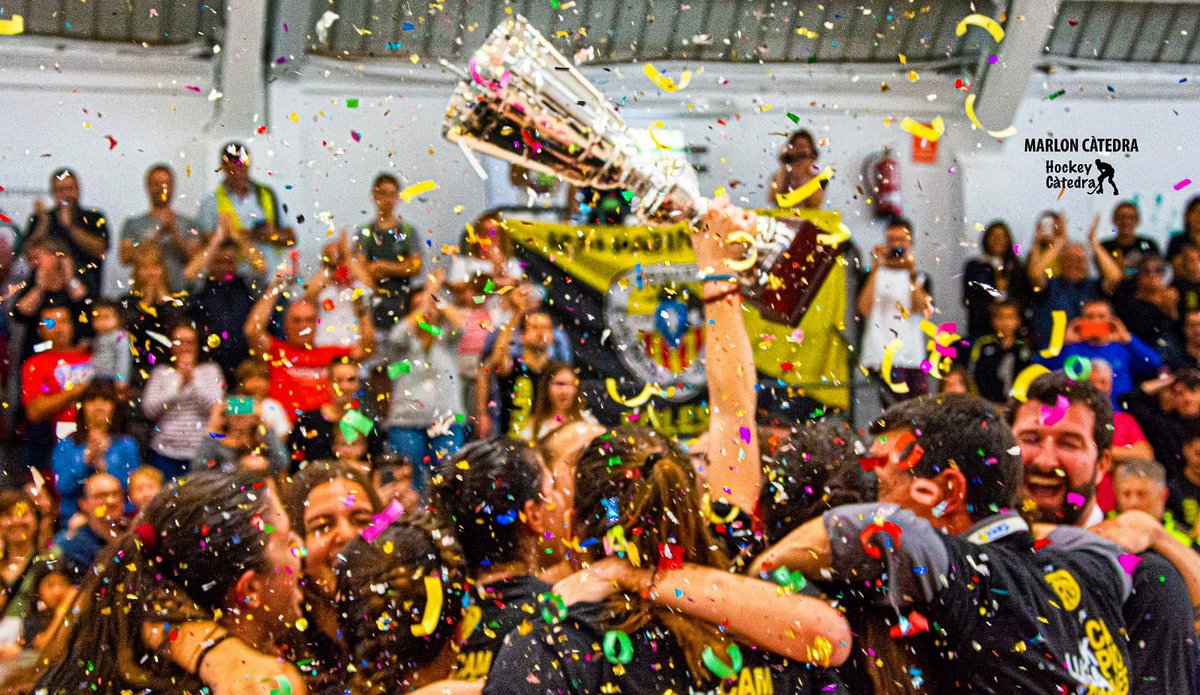 Hi ha sensacions que perduren i que tothom les  vol gaudir. Per això cal tenir-les presents en moments com l'actual. Una lliga així no és guanya sempre. Avui fa 1 any. GRÀCIES NOIES PER MOMENTS COM AQUESTS. #generali #hcpalau #okligaF <a href="/GENERALI_es/">GENERALI España</a> <a href="/FedPatinaje/">RFEPatinaje</a> 📸<a href="/mcatedra95/">Marlon Càtedra</a>