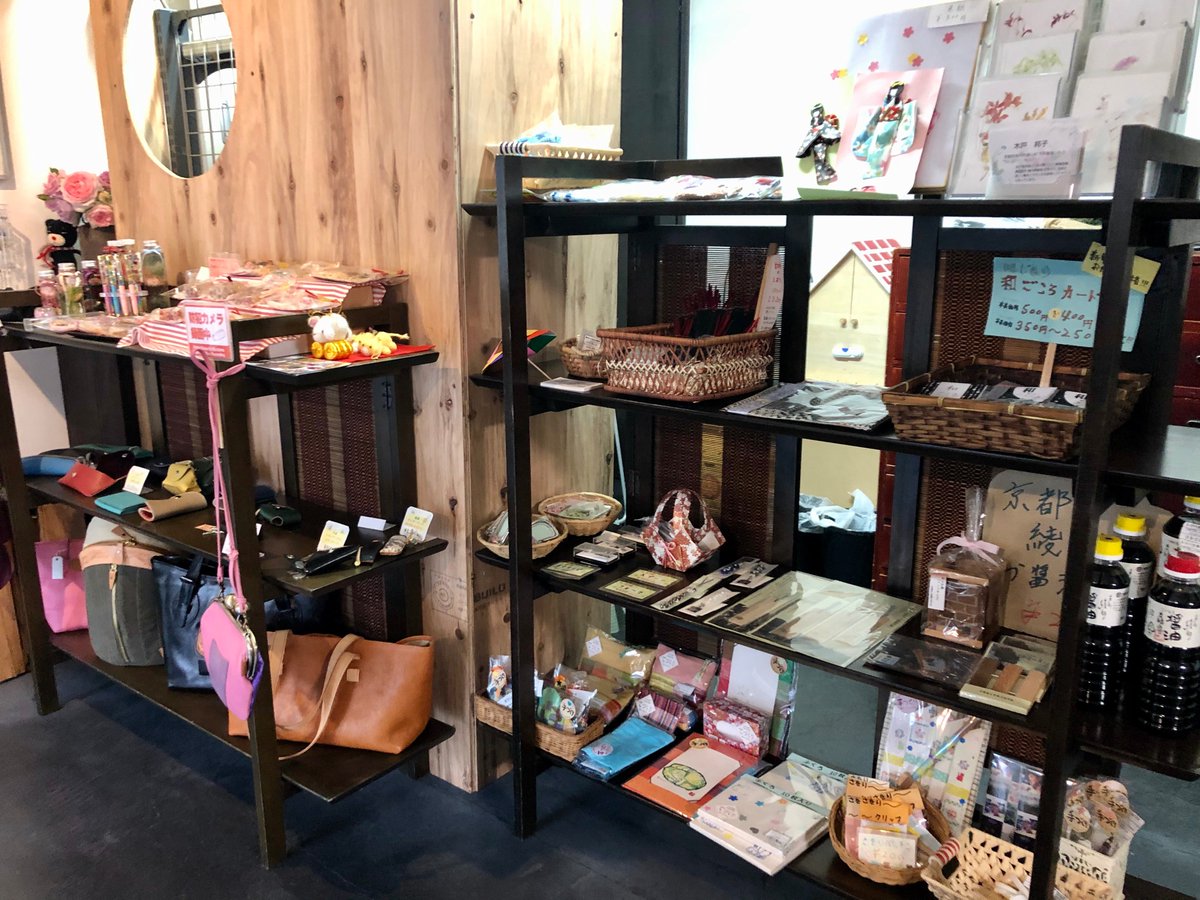 vNeUigmDIfBUNYi's tweet photo. 6月1日（月曜日）から陽だまりカフェ営業再開です( ^^) _旦~~

只今、店内プチリホーム中♪
新しくカウンターテーブルを設置しました
ゆっくり読書しながらコーヒーはいかがですか（*^_^*）

♯南丹市
♯カフェ
♯手打ち蕎麦
♯ランチ
♯テイクアウト
♯園部 https://t.co/e6Rs1oJqDG