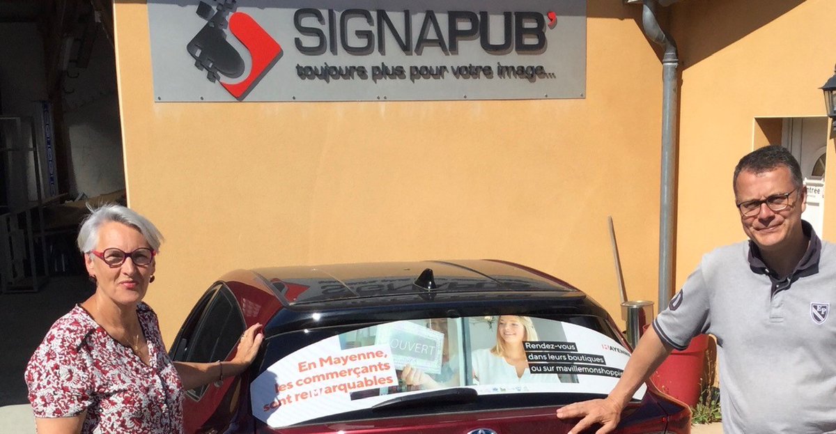 CCIMayenne's tweet photo. Les élus de la #CCIMayenne s'engagent aux côtés des commerçants !
Béatrice Orliaguet, élue #commerce, est aux côtés de Raphaël Passerat de Silans, gérant de @Signapub que l'on remercie à nouveau pour cette belle initiative 👏
#soutenonsnoscommerces #mcommemayenne @mcommemayenne https://t.co/cFik1KWjuw