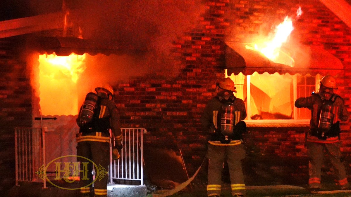 HooksHalligans's tweet photo. #CKFire #stn14 & #stn18 on scene of a 2nd alarm dwelling fire in Erieau. Photo: Buff 1. #ckont https://t.co/MZRyC4HleY