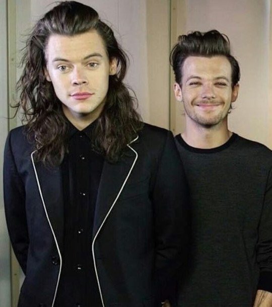 proofs that harry styles is BIGGER than louis tomlinson ; a thread #ProjectAlwaysYou