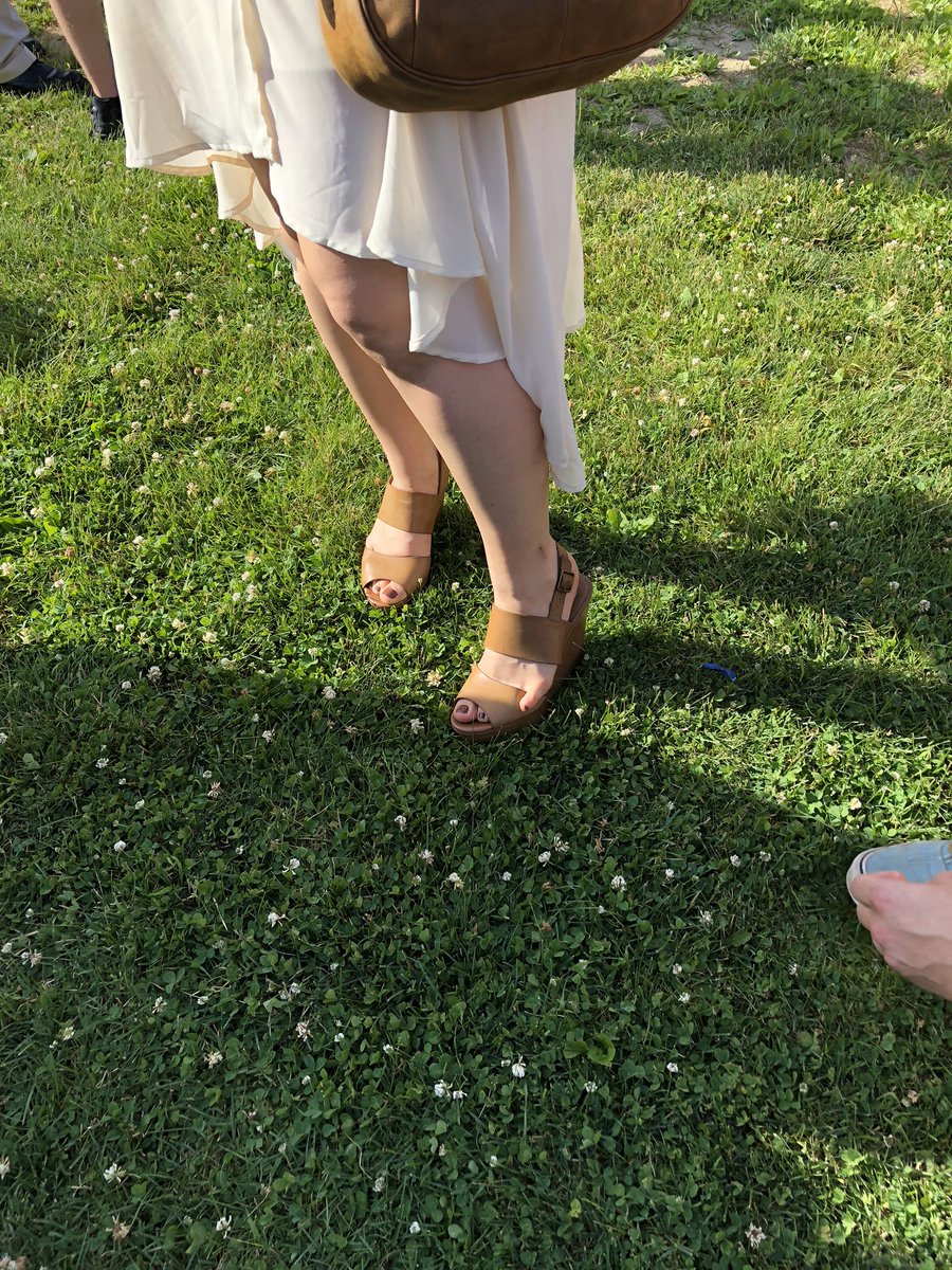 watermelonshuga's tweet photo. this is like the time my sister tripped in a hole at my graduation https://t.co/hGIyR0eQsr