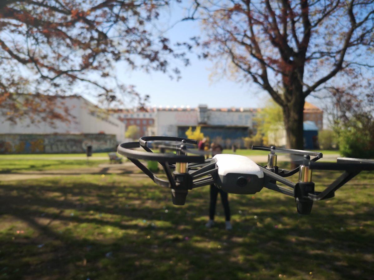 DroneMasters Academy im Studio auf YouTube:  Teachers Academy | Drohnen im pädagogischen Kontext   link.dronemasters.com/s5dnb  #MINT #coding #gaming #digital #Fortbildung #Lehrkräfte #twlz #twitterlehrerzimmer #drones #digitaleLehre 
@Bitkom_Aero @UAVDACH @DroneMastersBER
