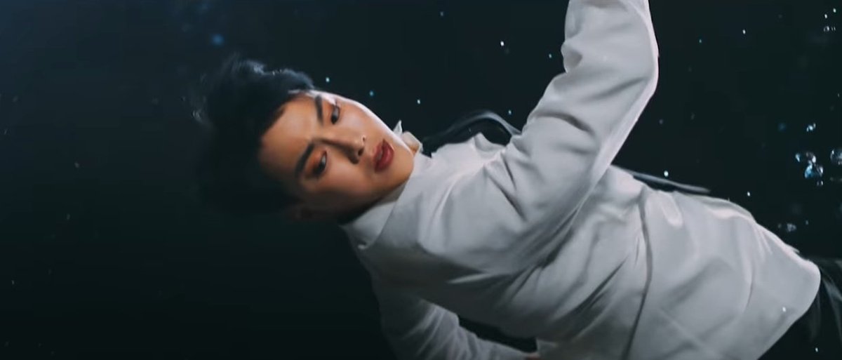 This is not a theory thread haha, but I really think it's not water that Shownu fell into in the teaser. It's aaair. Ehe 