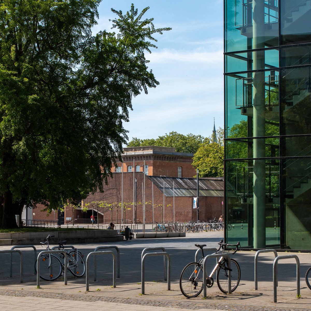 RWTH's tweet photo. Der RWTH-Campus im Sommersemester 2020 – hoffentlich bald wieder mit etwas mehr Leben gefüllt... 🙏 Wir freuen uns auf euch! ❤️ #RWTH #Campus #Uni #Hochschule #Sommersemester2020 #Sommersemester #Emptycampus https://t.co/gLvjpT5ANM