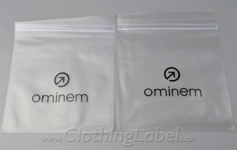 aezhangwei's tweet photo. Custom your plastic packaging bags/PE bags
Perfect for packaging clothes, bags, snacks, express, and other retail stores. 
Sealing method: destructive tape, zipper head, bone bag. #plasticpackaging #plasticpackagingbags #PEbags #OPPbags #PVCbags https://t.co/Lqbe4SqiGq