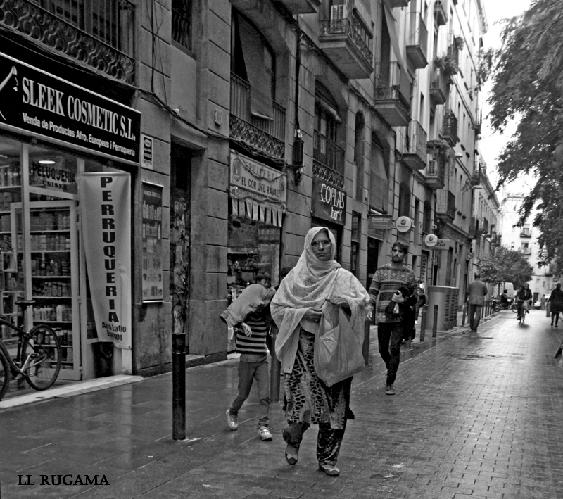 lluisrugama's tweet photo. SOM DEL MÓN.
El Raval de Barcelona
#ruguifoto #projecteels50 #quenoparilamvaquina #fotoarxiu #fotografiodetot #fotodecarrer #blancinegra #streetfoto #somdelmón #ElRaval https://t.co/UxHtgndXBL