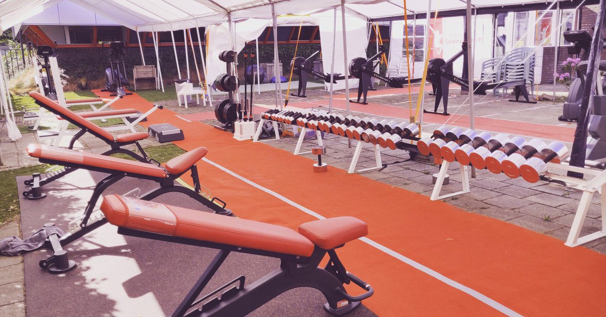 Met het zonnetje erbij, heerlijk trainen in onze 'outdoor gym'
#kominbeweging #amuseerjefit