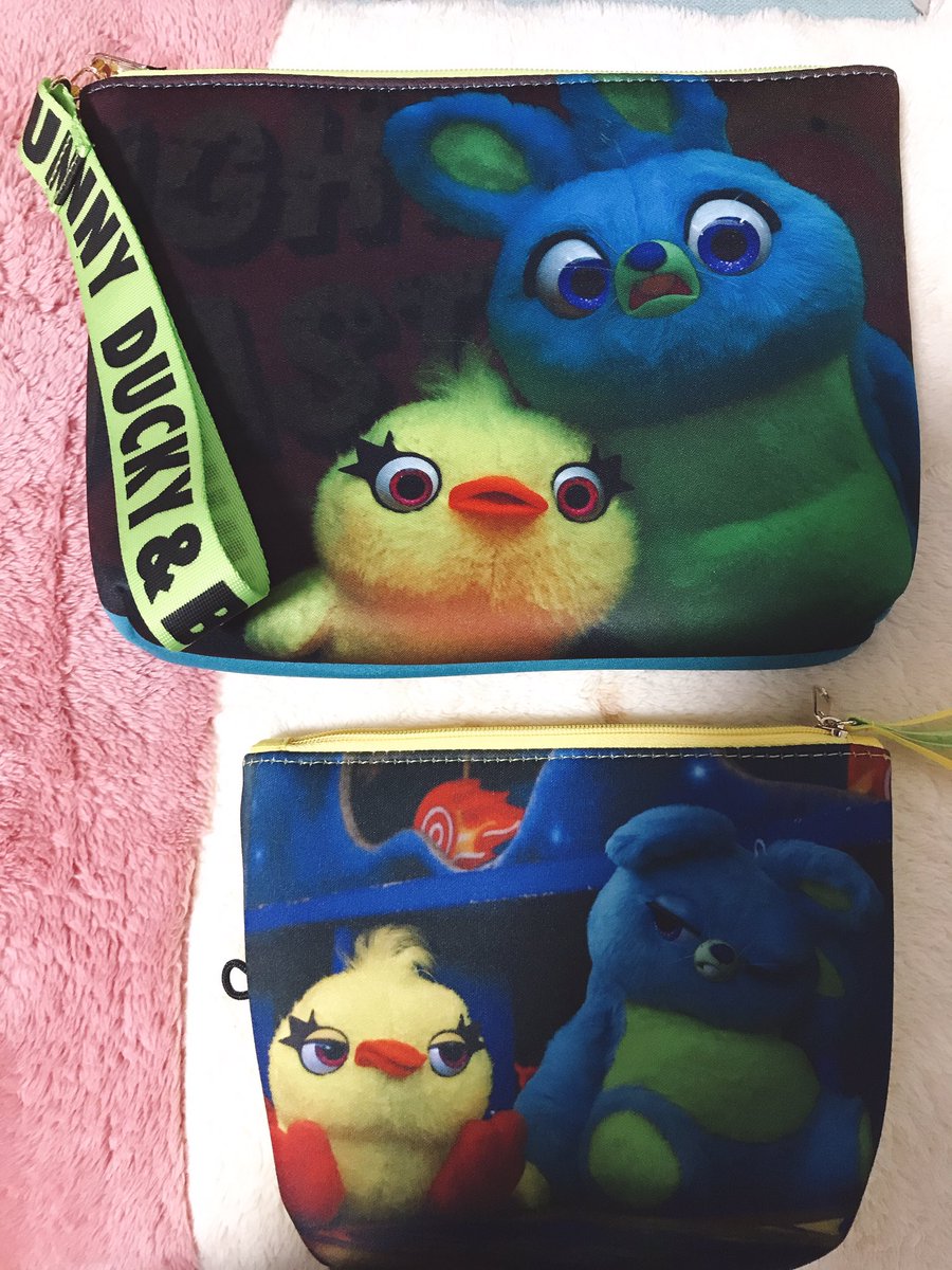 𝕔𝕙𝕚𝕙𝕚𝕣𝕠 しまむらでダッキーアンドバニーのポーチ買いました 大きい方が700円小さい方が300円 映画のワンシーンを採用しているのが良い ダッキーアンドバニー トイストーリー しまむら 𝕔𝕙𝕚𝕙𝕚𝕣𝕠 しまむらでダッキーアンドバニーのポーチ買いました 大きい方が700円小さい方が300円 映画のワンシーンを採用しているのが良い ダッキーアンドバニー トイストーリー しまむら