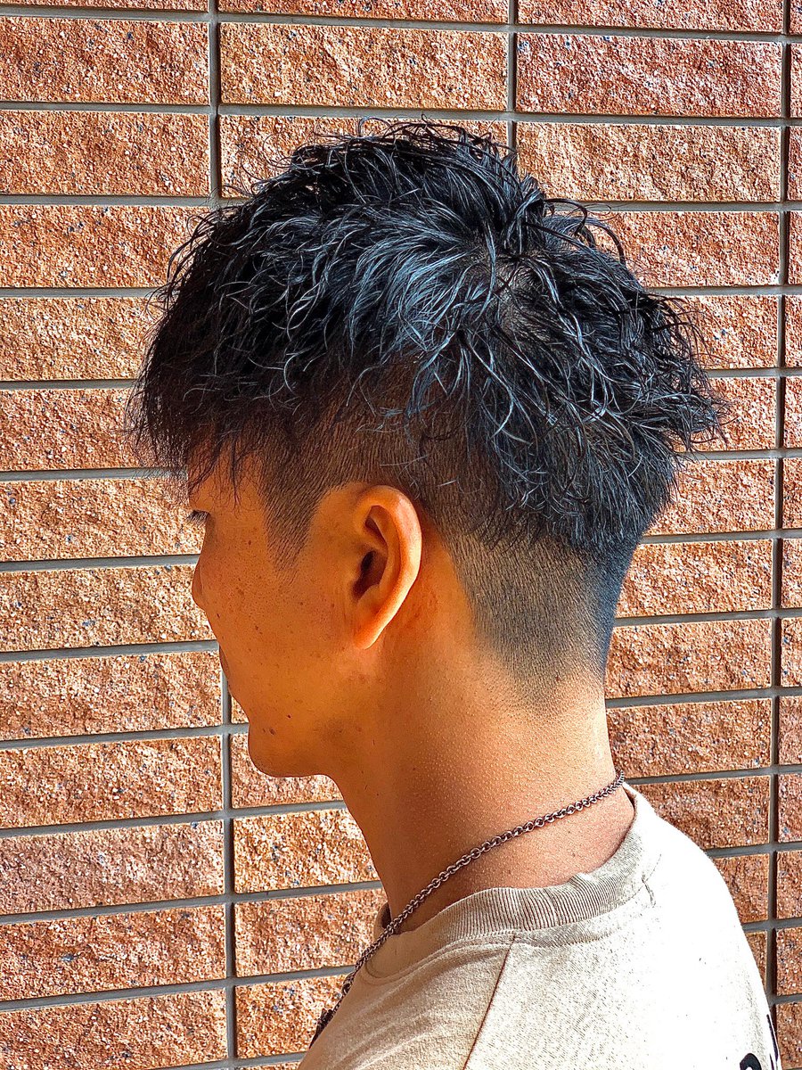 メンズヘアカタ特集 インフィニィト新長田 スタイル名 短めツイストスパイラルパーマ コメント ツイストパーマ の質感と スパイラルパーマの質感 ええとこどりのパーマです ツイストの野暮ったさもすきやけど動きも欲しいという方にもってこいです メンズヘアカタ特集 インフィニィト新長田 スタイル名 短めツイストスパイラルパーマ コメント ツイストパーマ の質感と スパイラルパーマの質感 ええとこどりのパーマです ツイストの野暮ったさもすきやけど動きも欲しいという方にもってこいです