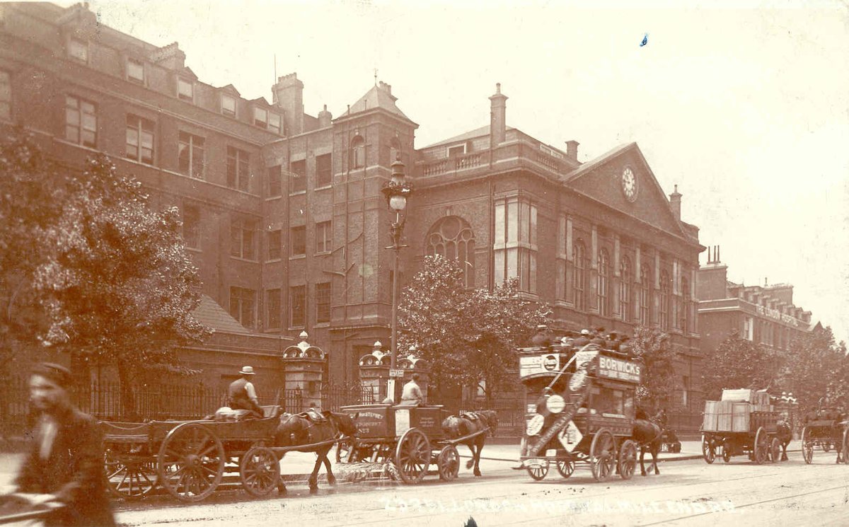 LBTHArchives's tweet photo. #Turnbacktuesdays The London Hospital in Whitechapel originally opened in 1740 named the London Infirmery. The first hospital to be located East of the City. Today, the hospital continues to provide #frontline services to the borough and beyond. London Hospital in 1903. https://t.co/kJl5hrTOOZ