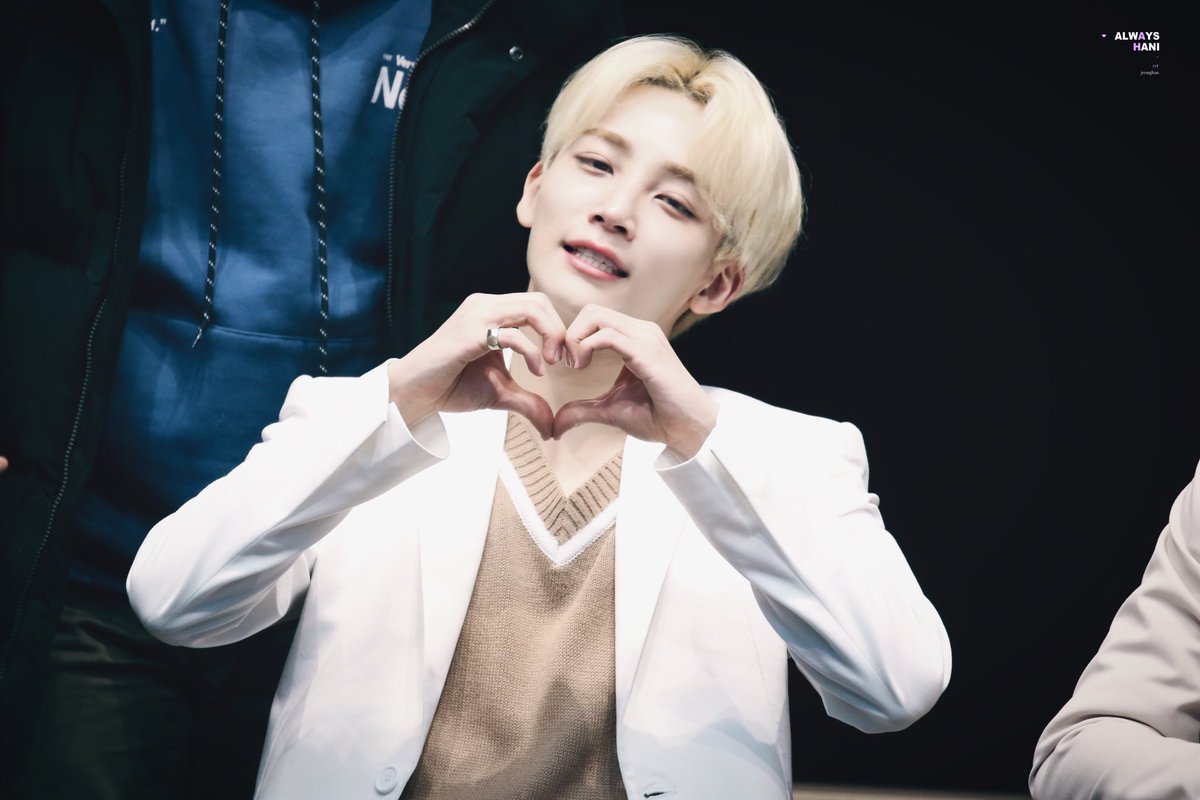 alwayshani1004's tweet photo. 우리 오래오래 함께 행복해 #세븐틴⁠⁠⁠ ⁠⁠ #정한 #JEONGHAN @pledis_17
💜💜💎💜💜💜
#HAPPY_SVT_DAY
#SVT_5th_Anniversary
#우리의청춘_세븐틴_5주년_축하해 https://t.co/z7aVRuk35T