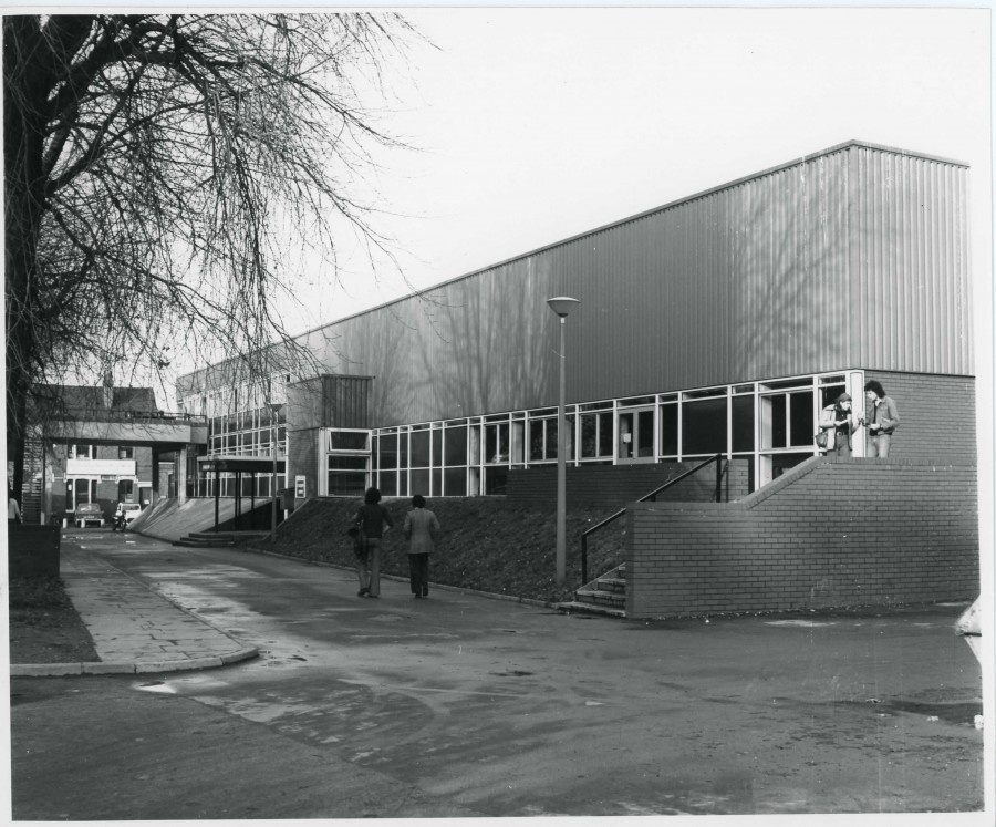 dmuleicester's tweet photo. New buildings popped up on campus in the shape of Clephan and Kimberlin Library. In Scraptoft, students arrived to study teacher training. Leicester Poly SU quickly gained a rep for booking bands on the cusp of greatness – Bob Marley, David Bowie, Roxy Music and more #DMU150 https://t.co/PciIwK5usp