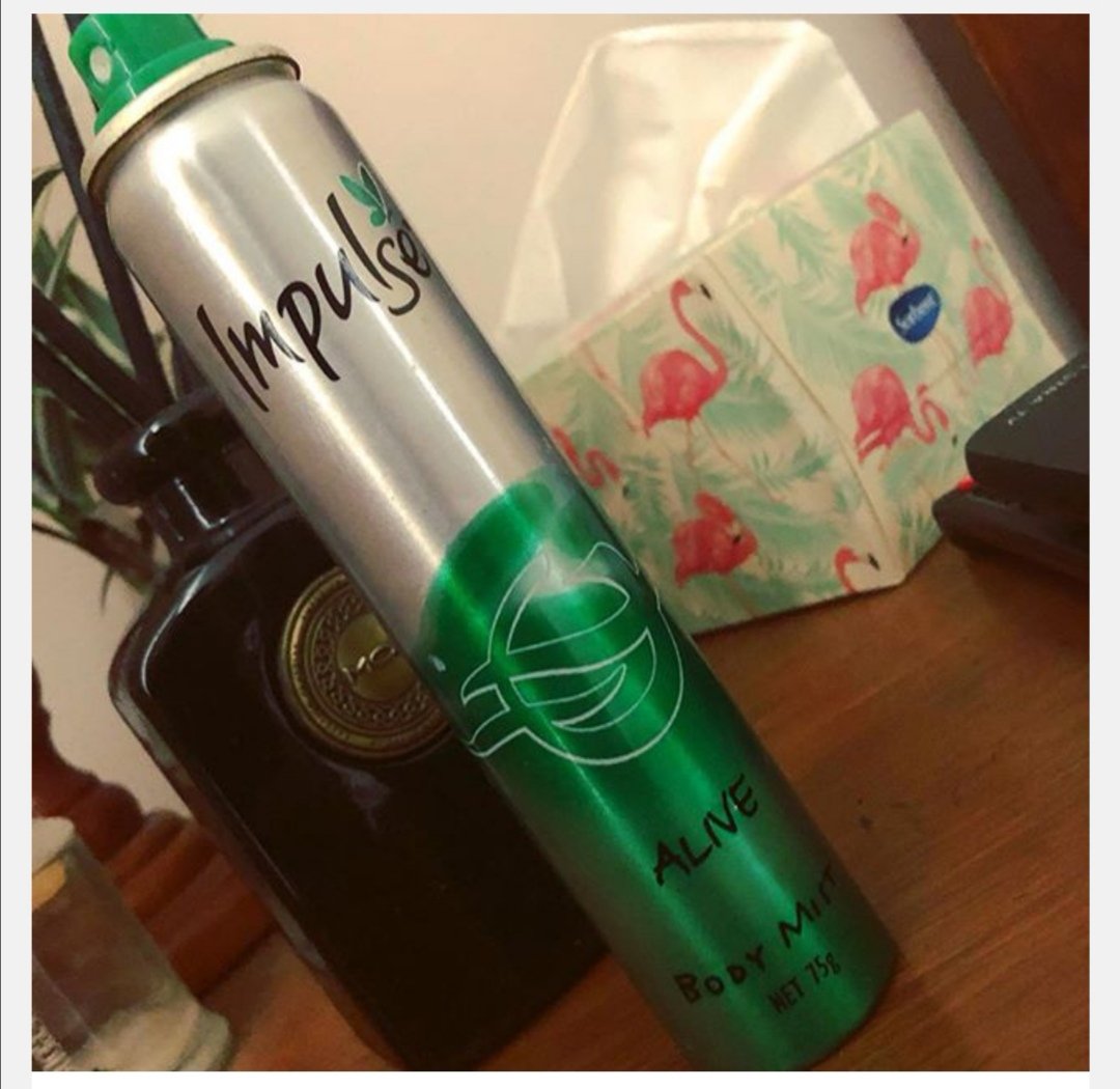 LizzaMhd's tweet photo. I really miss this fragrance and shower gel.. Especially the shower gel..  Gosh..  Even your next-door neighbor cam smell them.. 
Please bring it back.. 
#missingolddays https://t.co/1ZQIlJFkIU