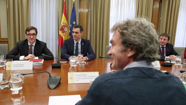 eldiarioes's tweet photo. Los detalles del informe de la Guardia Civil por el que se ha imputado al delegado del Gobierno en Madrid y que señala con dureza a Fernando Simón: citas a Ok Diario, el bulo sobre los guantes de las ministras el 8M y saltos al vacío en las conclusiones https://t.co/JEO2BQlp91 https://t.co/OSQAkfEeCC