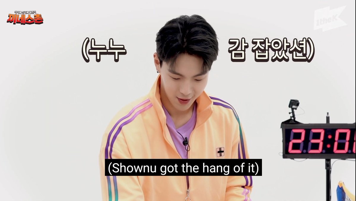 shownu_mx's tweet photo. @1theK When Shownu was amused by the scene he was watching as the rest of the members looked up at him and waited for the confetti to fall 😂
#끼네스촌_몬스타엑스
#KKINESS_MONSTAX https://t.co/rYyHgciZ2P