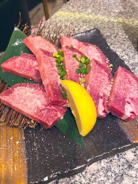 M すすきのにある個室の焼肉屋さんです 肉の脂が溶け出し 肉の甘さが溢れる和牛が食べられます デートや会食にオススメです Yakiniku 和牛黒澤 T Co 7pls34mz3n Yakiniku和牛黒澤 すすきの 焼肉 焼肉屋 個室 高級 接待