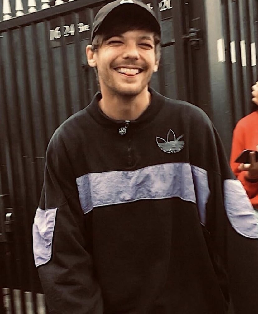 photos of louis tomlinson i cant believe even exist a very necessary thread;